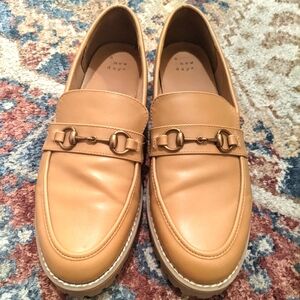 💕💕A new day tan loafers size 9